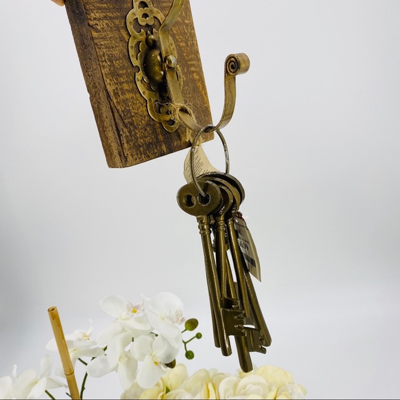 Antique Style Decorative Keys - Picture 2 of 6